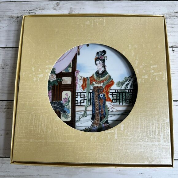 Set of 2 Imperial Jingdezhen Porcelain Plates Beauties of the Red Mansion in Box - Picture 10 of 15